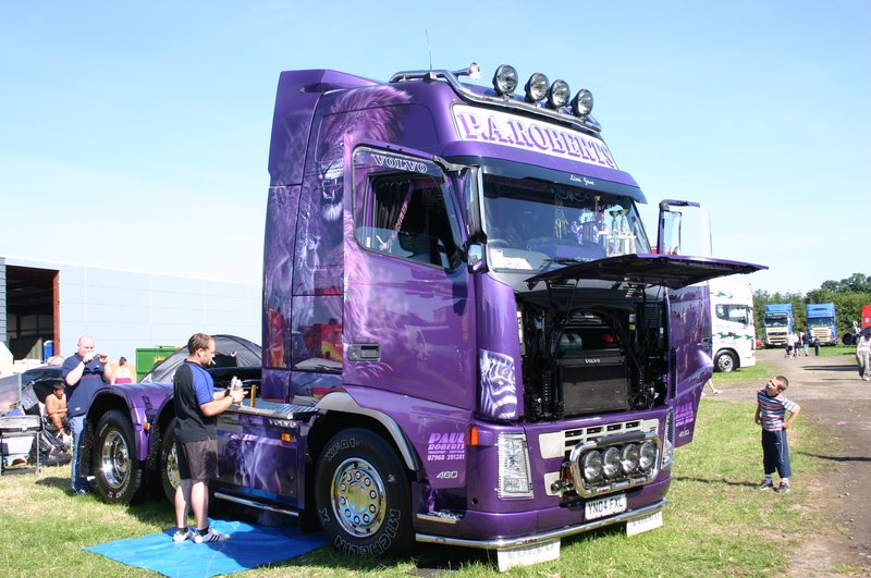 Volvo_FH_at_a_Yorkshire_event.jp