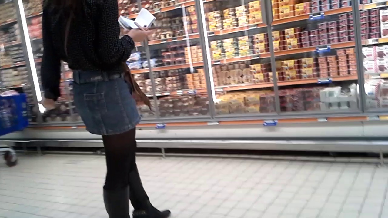 carrefour F (jupe courte jeans..