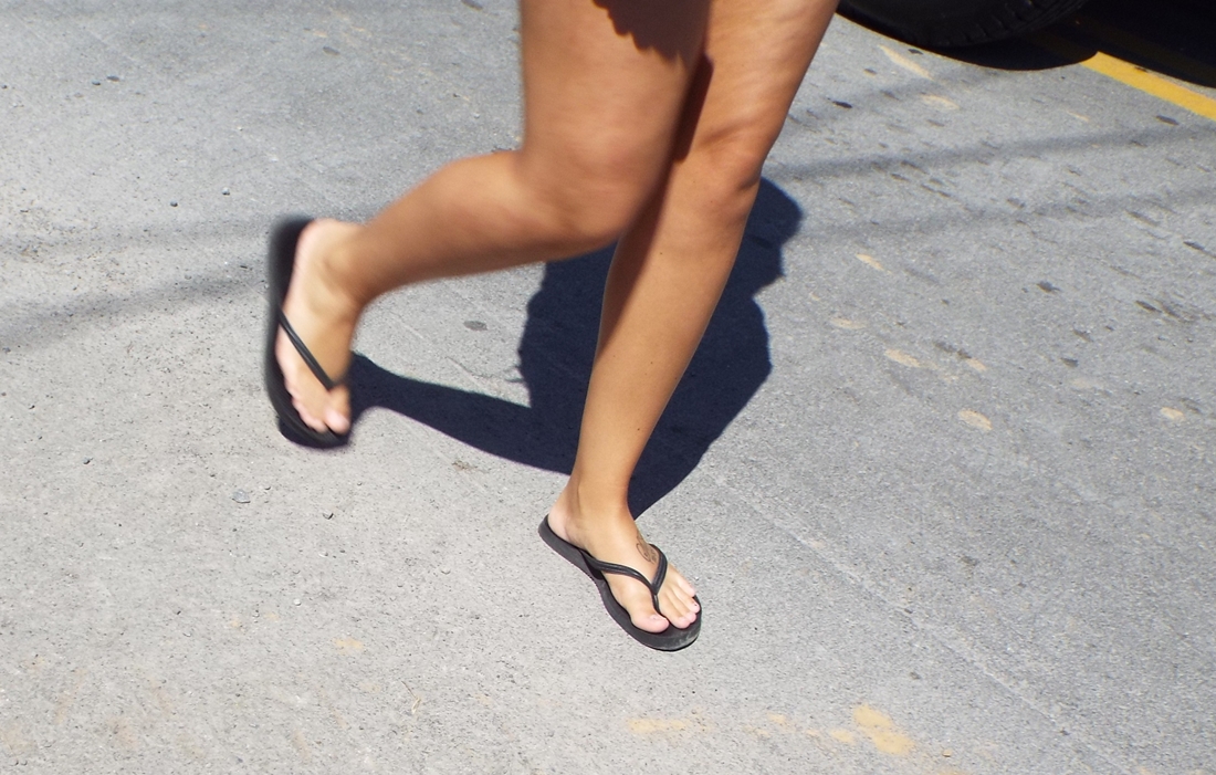 Very sexy feet in parade.JPG