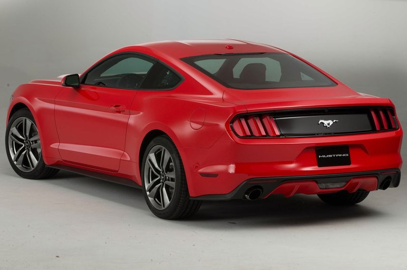 2015-ford-mustang-rear-side-view