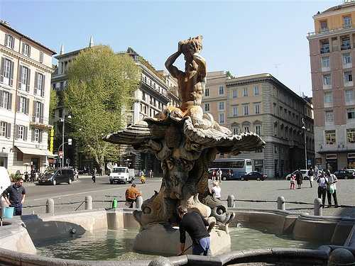 Piazza_Barberini-Rome-Italy-45e8