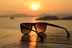 sunglasses-sunset-amazing-view-4