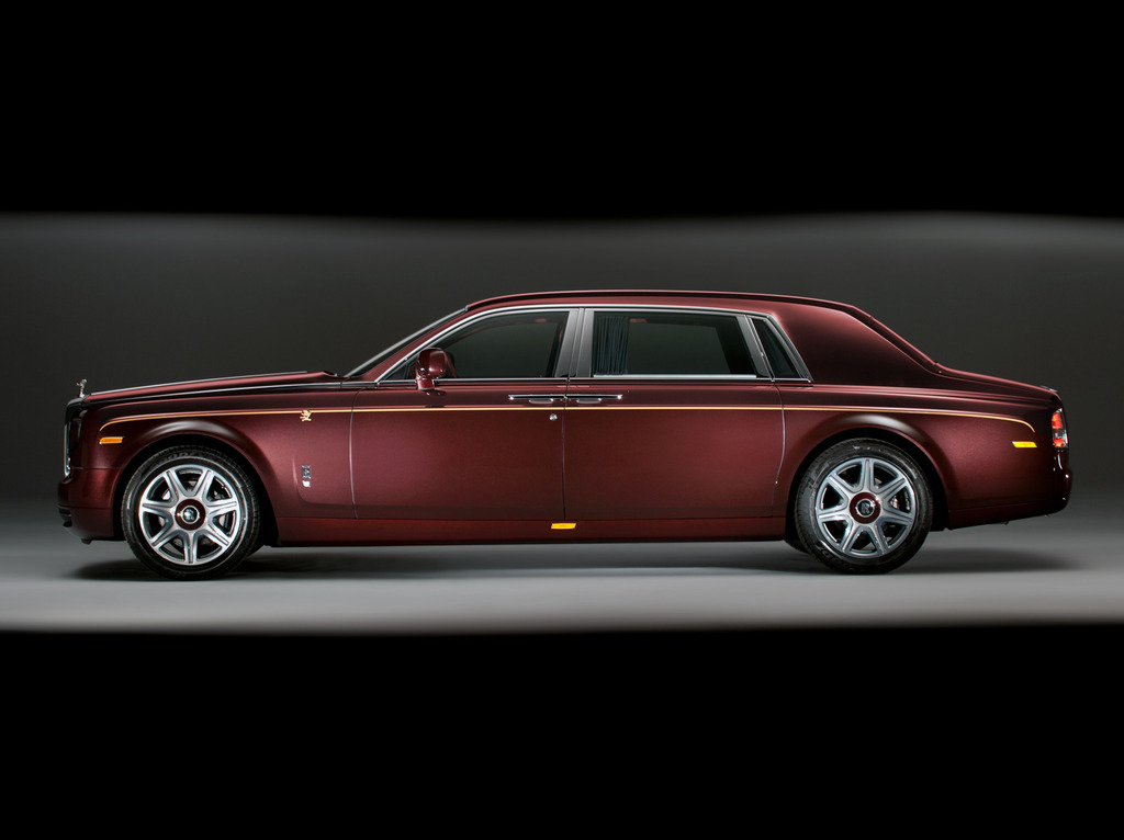 Rolls-Royce Phantom (1).jpg