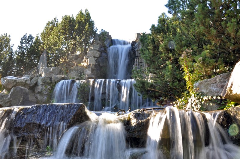 Wasserfall_in_der_Gruga_3.jpg