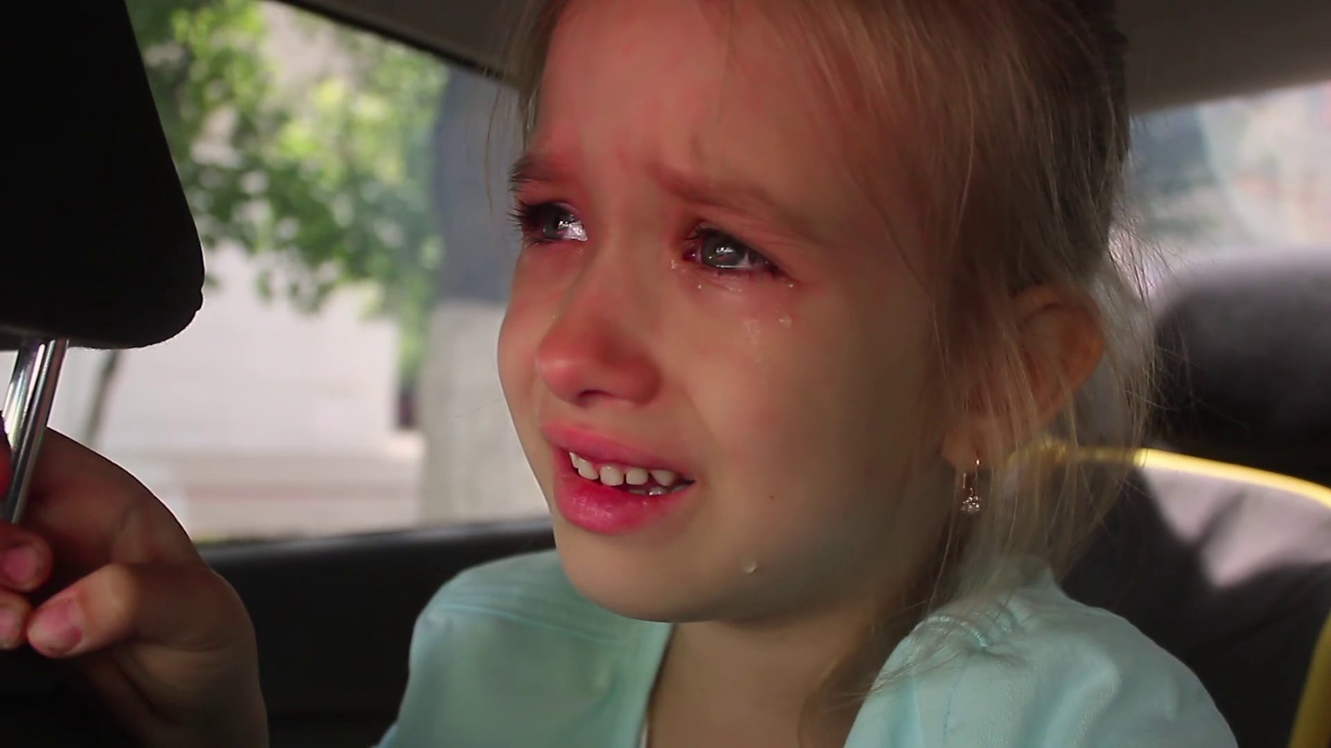 videoblocks-portrait-of-a-cute-little-girl-crying_sy16anaq_thumb