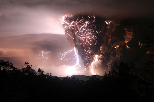 volcano_lightning1.jpg