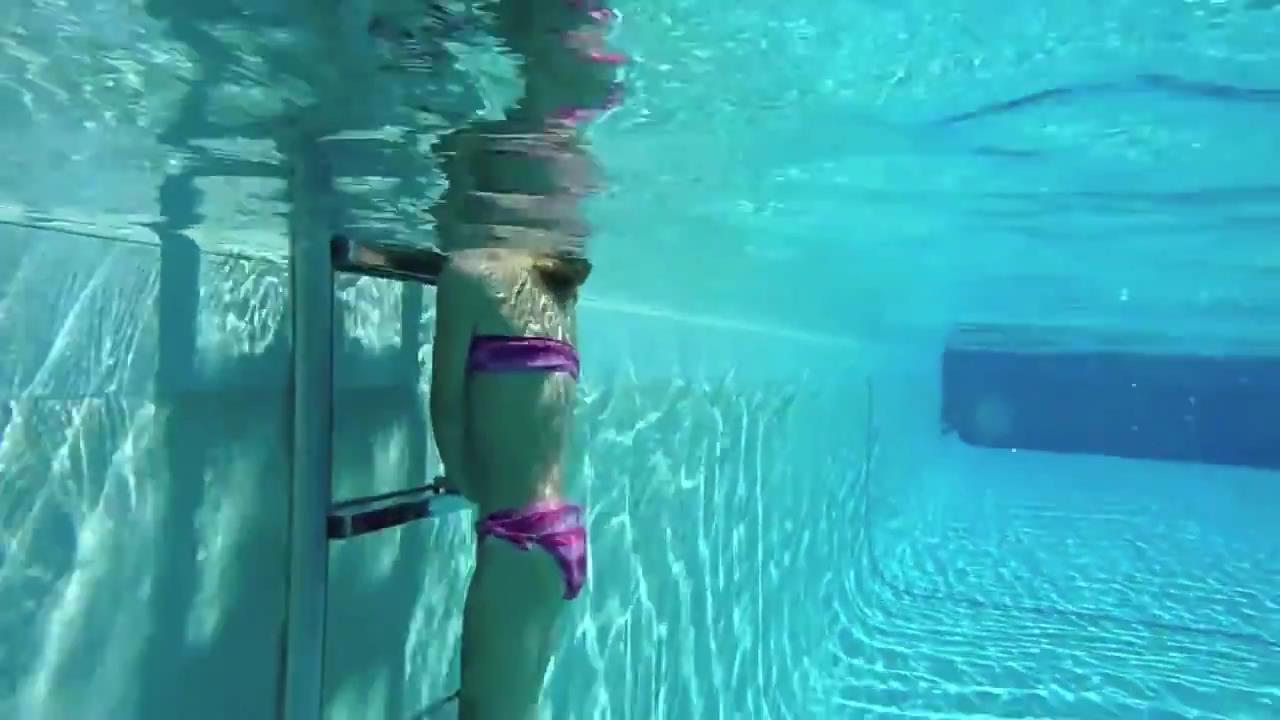 Carla underwater[22-49-02].JPG