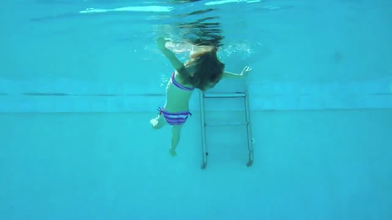 Carla underwater[22-50-26].JPG