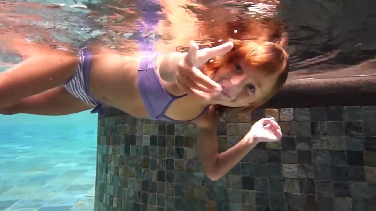 Carla Underwater 2[00-27-10].JPG