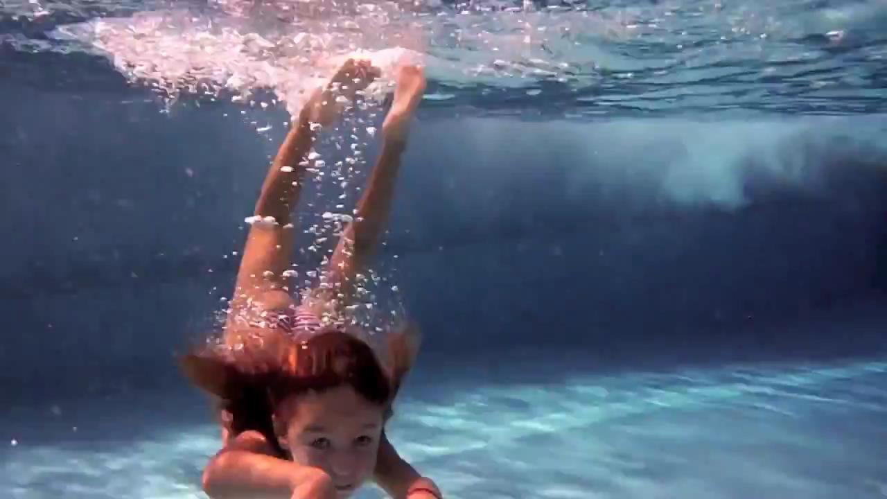 Carla Underwater Dancing[00-33-0