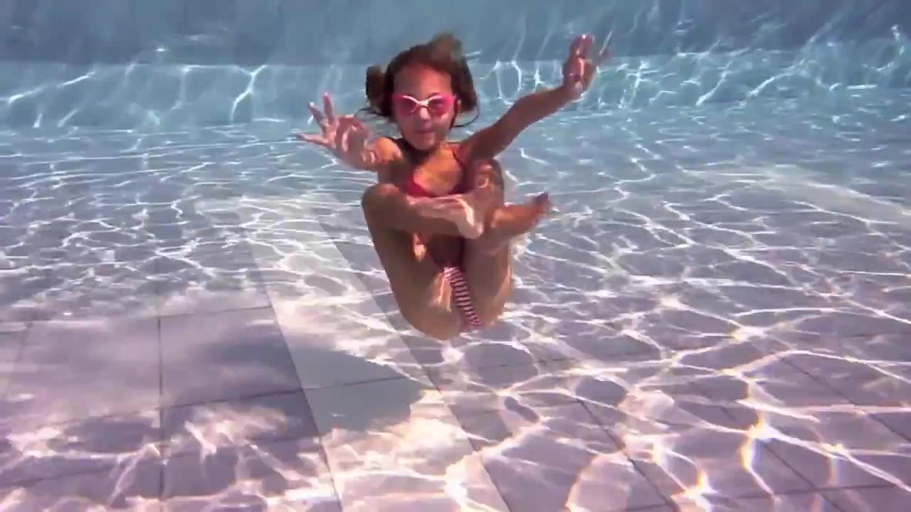 Carla Underwater Dancing[00-36-0