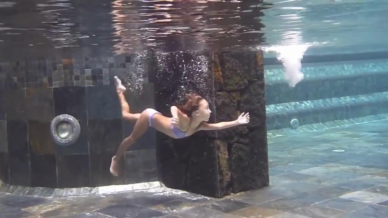 Carla Underwater 2[00-25-46].JPG