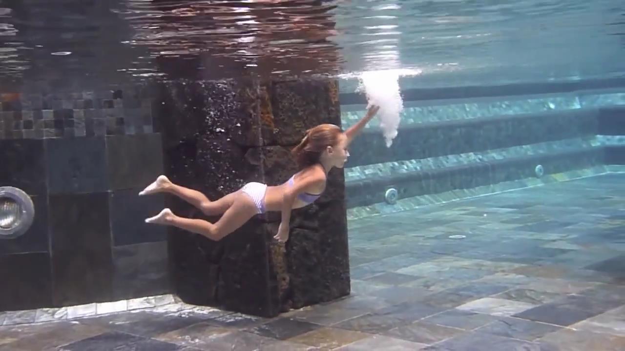 Carla Underwater 2[00-25-54].JPG