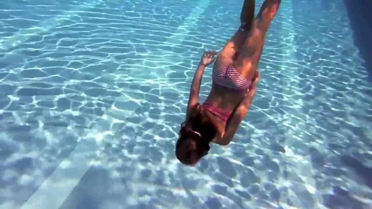 Carla Underwater Dancing[00-34-2