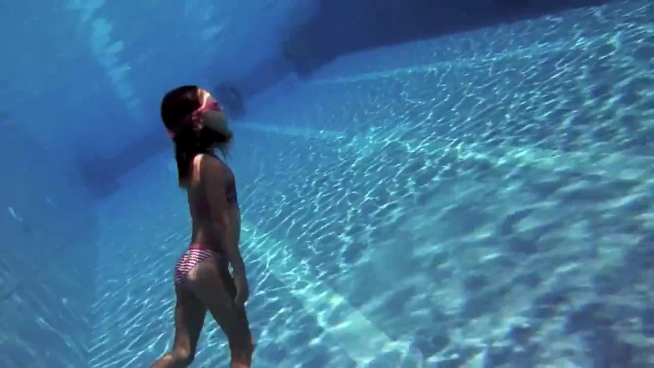 Carla Underwater Dancing[00-34-4