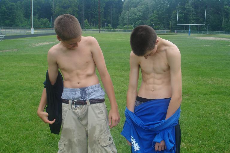 teen-boys-shirtless-0445511.jpg