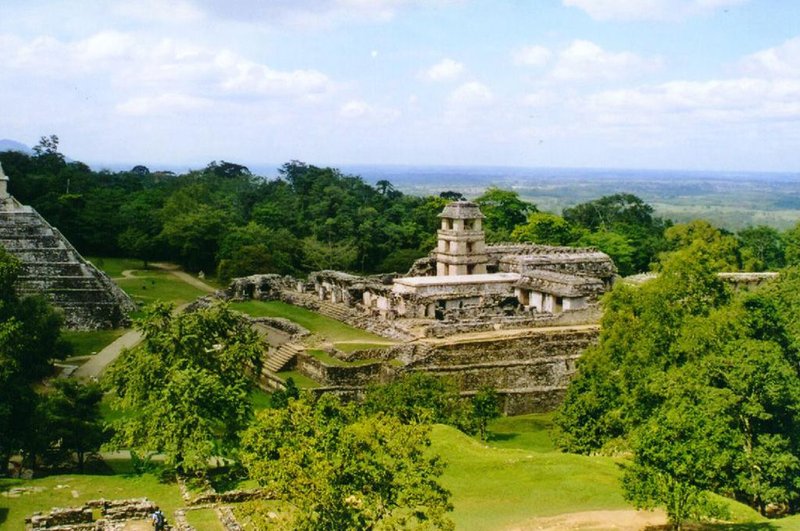 Palenque_ruins_tour_mexico.jpg
