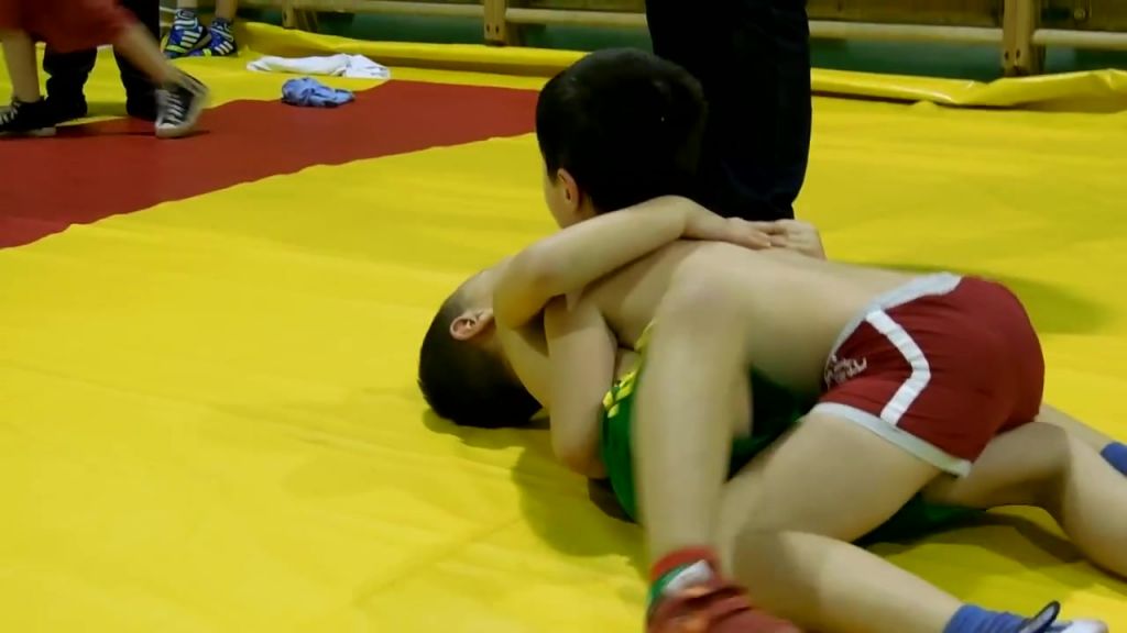 YOUNG WRESTLERS 0795.jpg