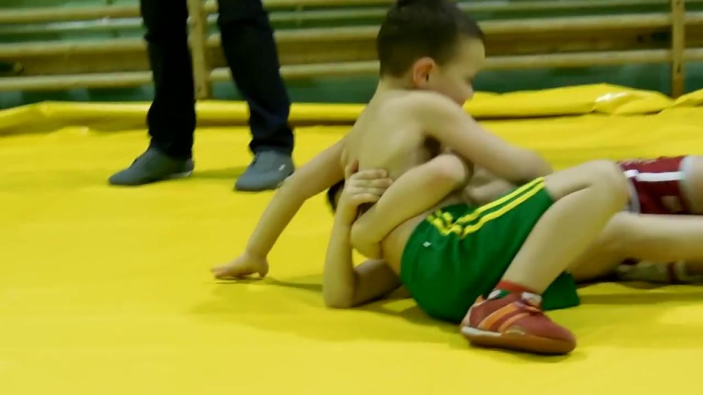 YOUNG WRESTLERS 0314.jpg