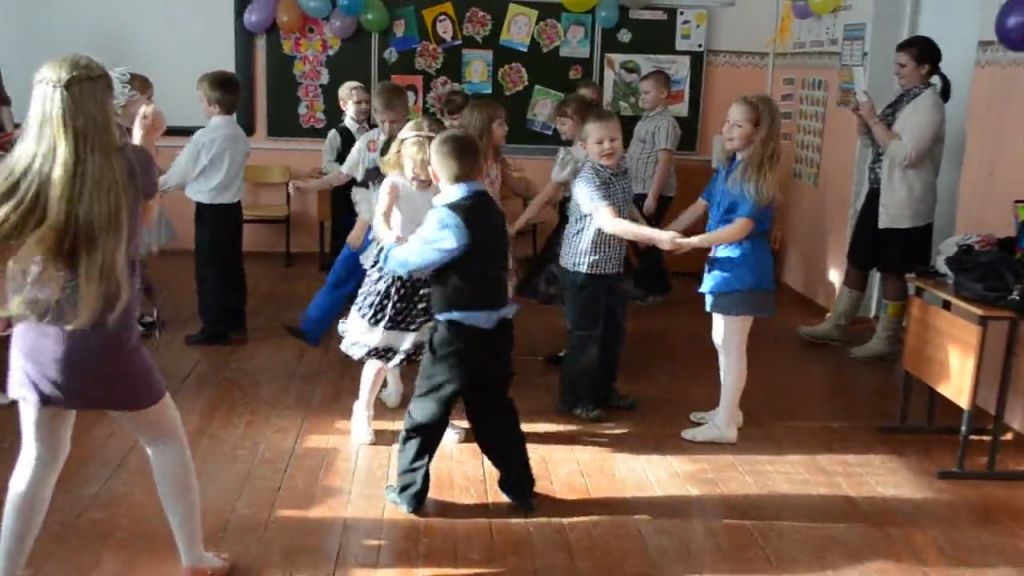 Танцы в младших классах 1427.jpg