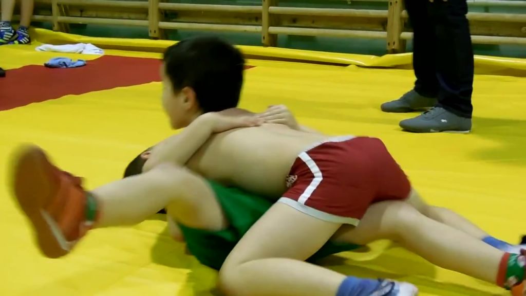 YOUNG WRESTLERS 0745.jpg