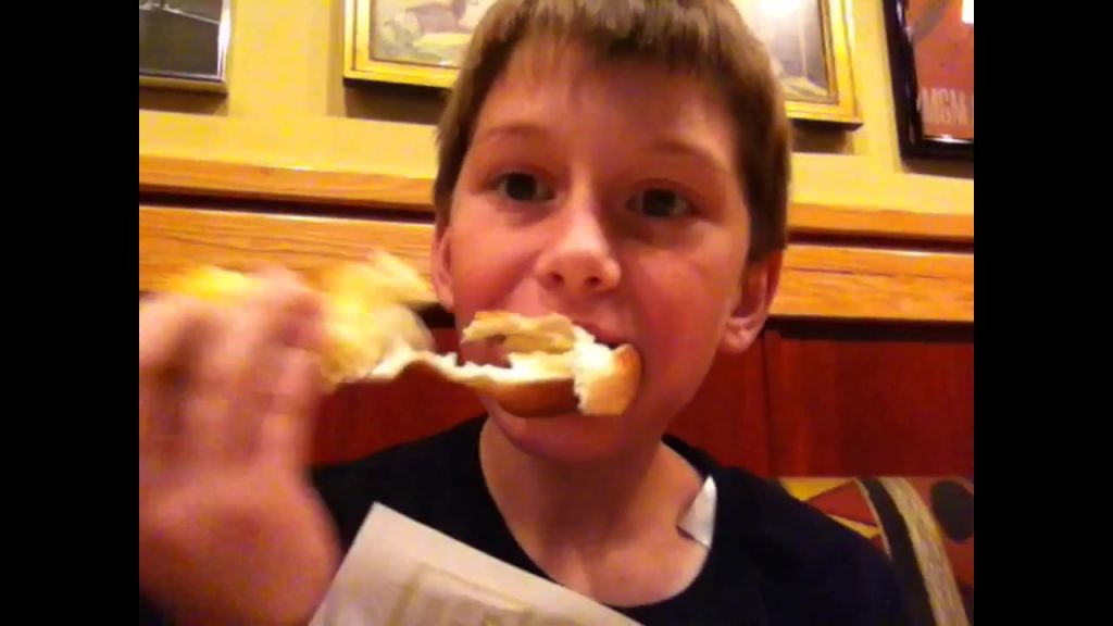 Kid Eats Grilled Cheese 0186.jpg