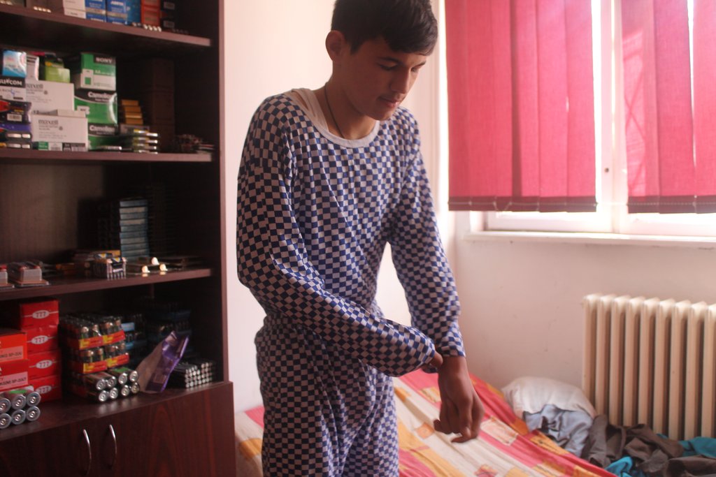 Aurel im teddyb?r pyjama (4).JPG