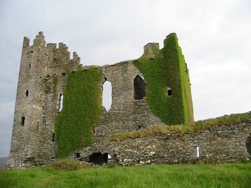 Ireland_Ballycarbery_Castle.jpg