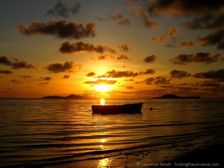 Seychelles-boat-sunset_thumb.jpg