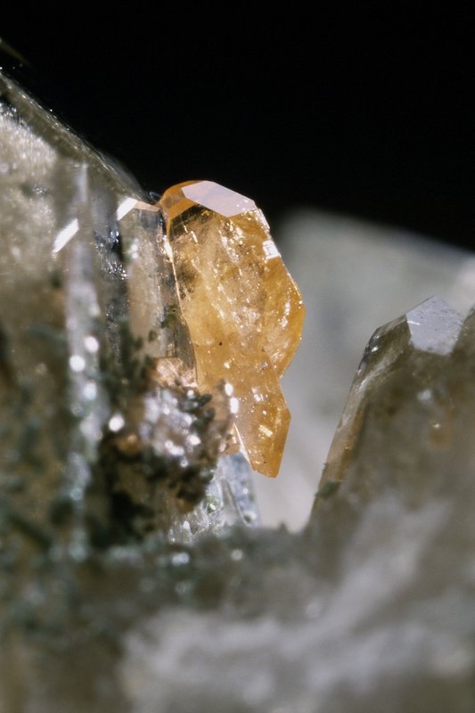 Monazite sur quartz -detail.jpg