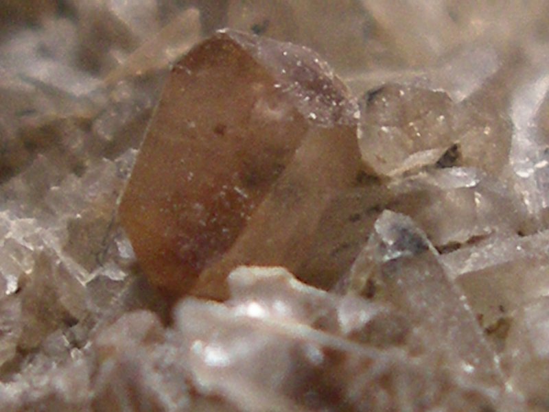 sphene ( titanite ) sur quartz L
