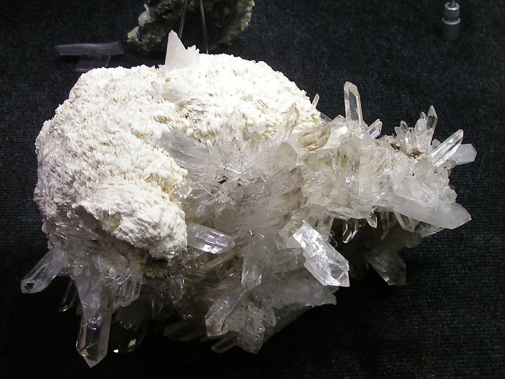 Barytine sur quartz ( Le Ribot).