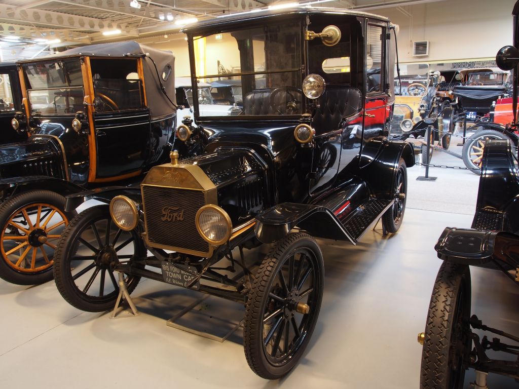 1915 Ford T Town Car.JPG