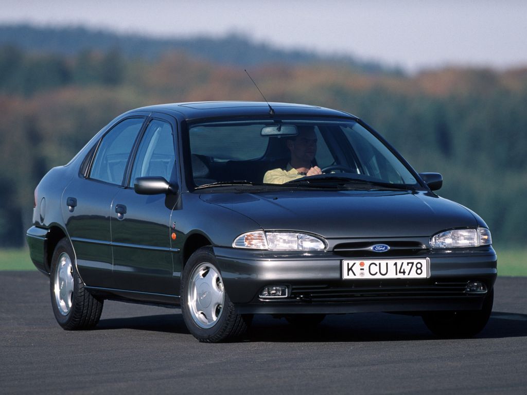 1993 Ford-Mondeo-Hatchback.jpg