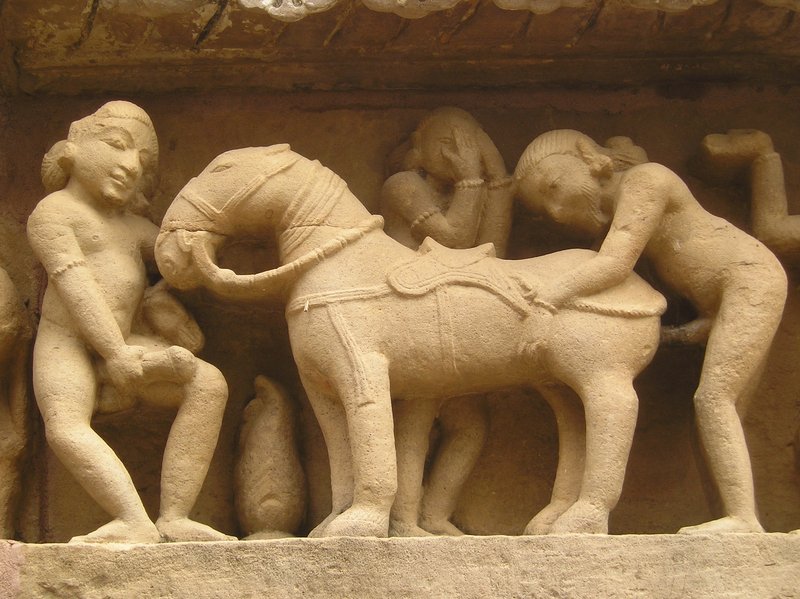 Khajuraho-Lakshmana_Temple_eroti