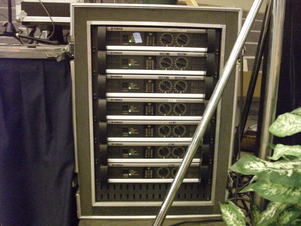 AS 2011 - Yamaha Amp Rack 1.JPG