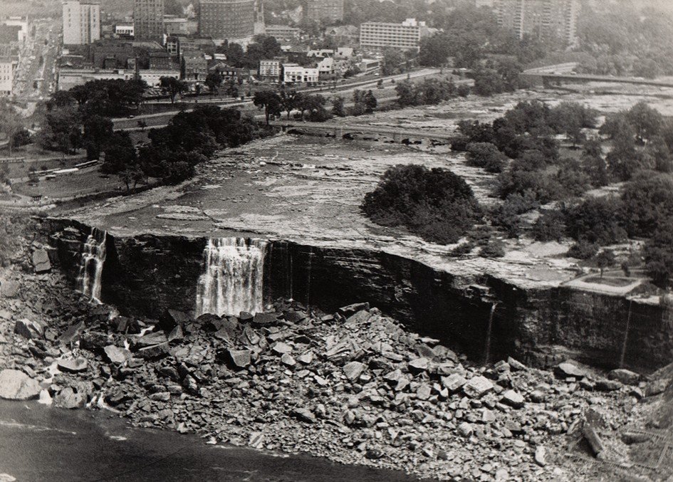 American-Falls-dry-in-1969.jpg