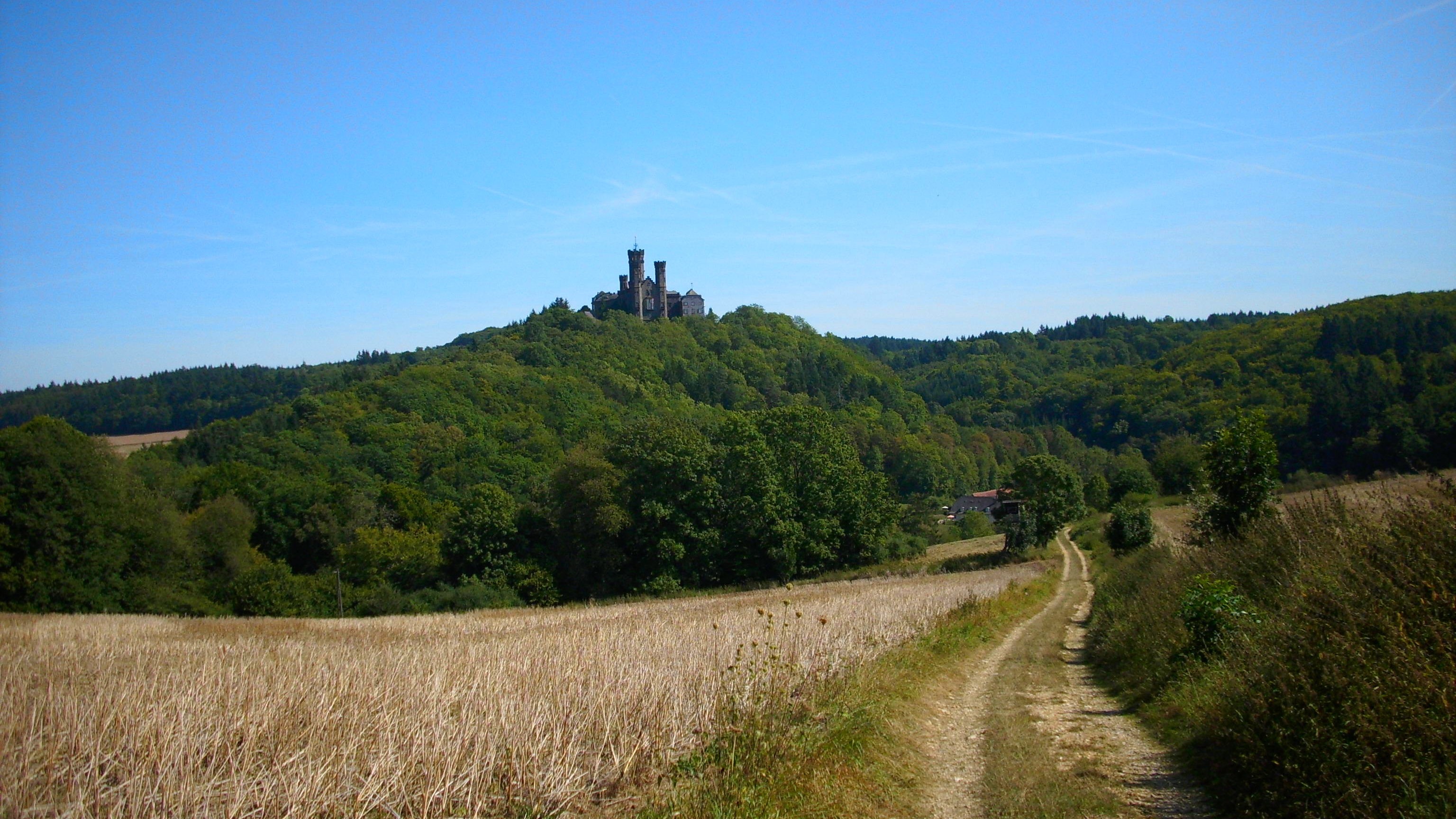 Castle Schaumburg at the river L