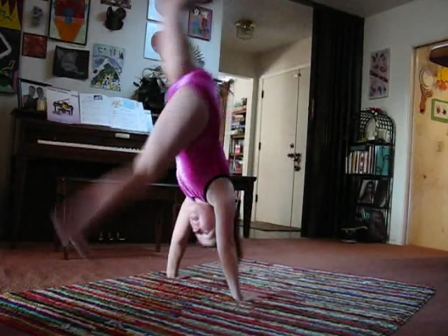 Gymnastics 3 Video (High).flv_sn