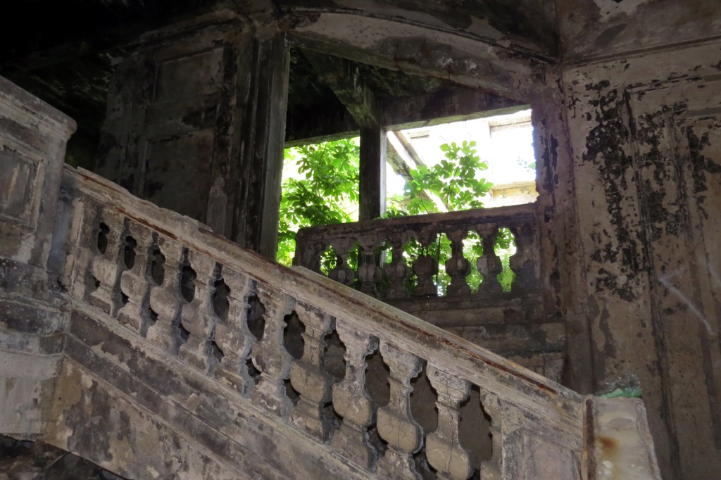 Абхазия, Сухум, заброшки, сталкерство, руины, разрушения