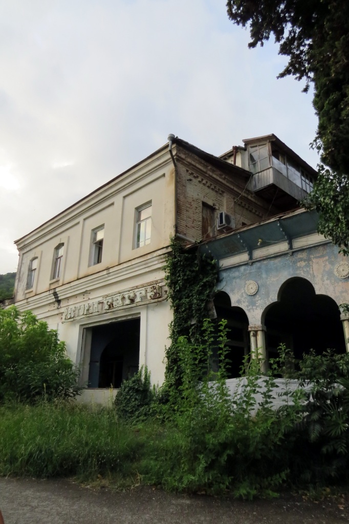 Абхазия, заброшки, сталкерство, руины, разрушения