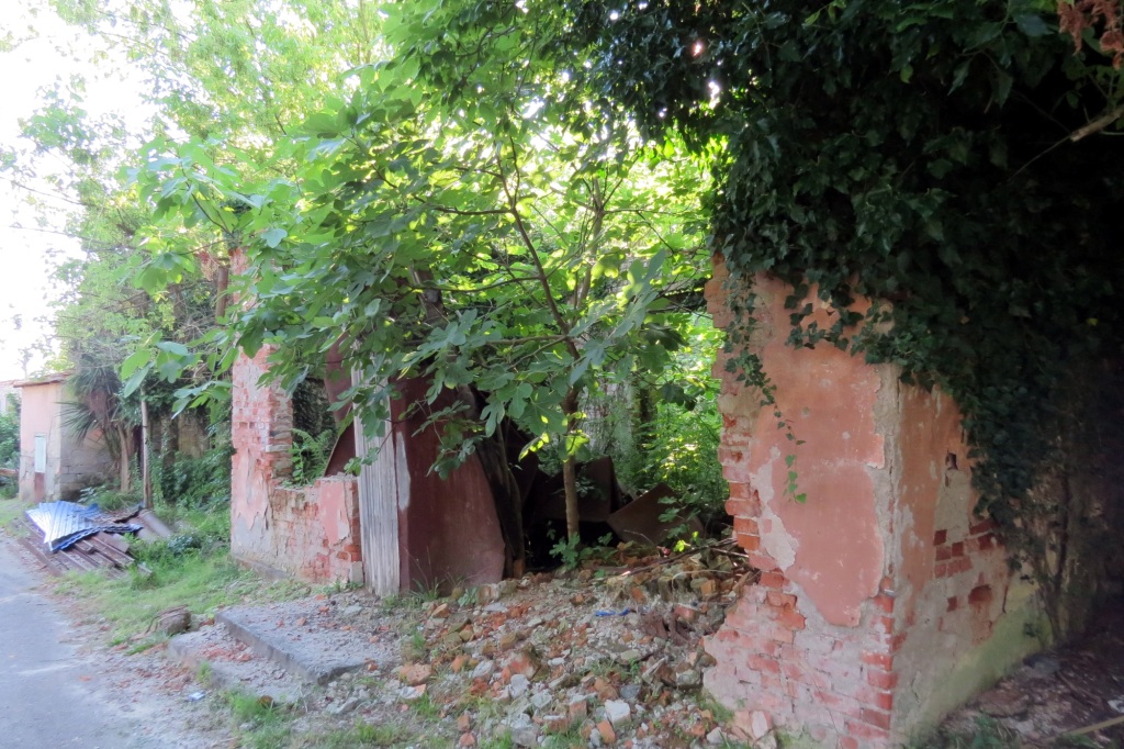 Абхазия, заброшки, сталкерство, руины, разрушения