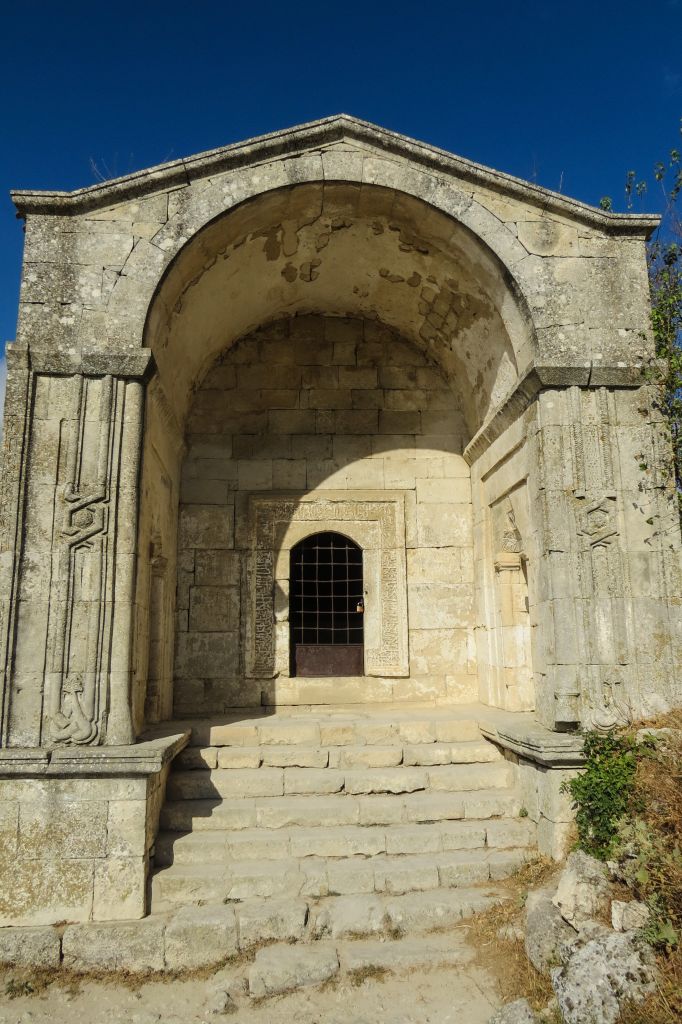 Чуфут-Кале, пещерный город, Бахчисарай, Крым, мавзолей, Джанике-ханым, гробница