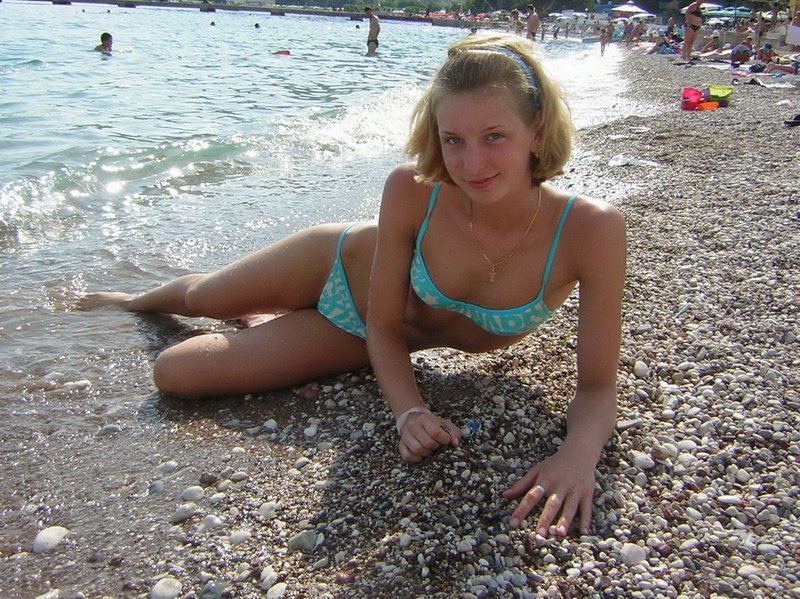 Horny-Girls-on-Vacation-Elena-an