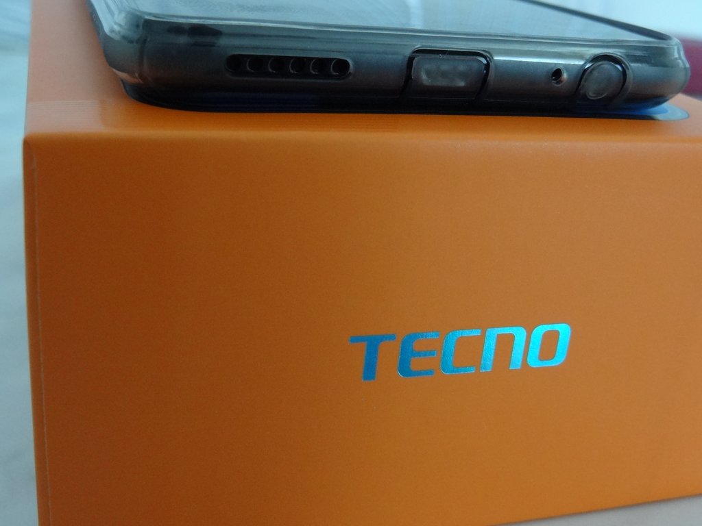 Покажи зад телефона Tecno. Телефон techno 3