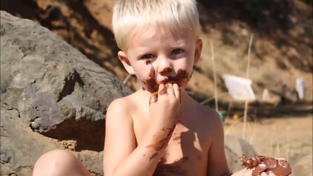 A Kids Nutella Feast - Messy Thr