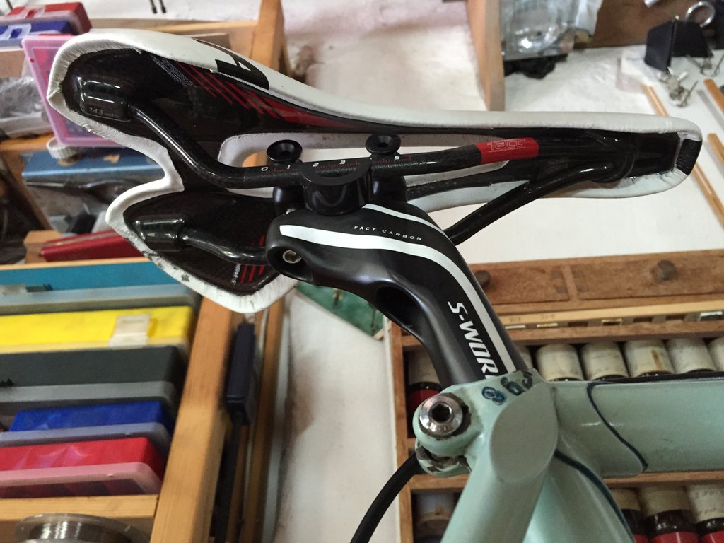 Specialized CF saddle and post.J