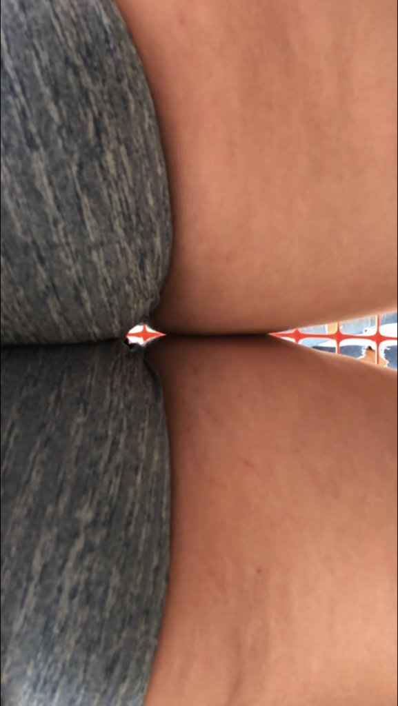 Mini thigh diamond gap! So cute.