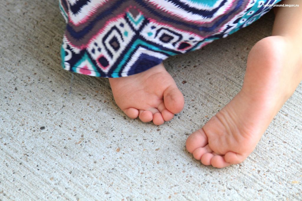 Barefoot Toddler (6).jpg