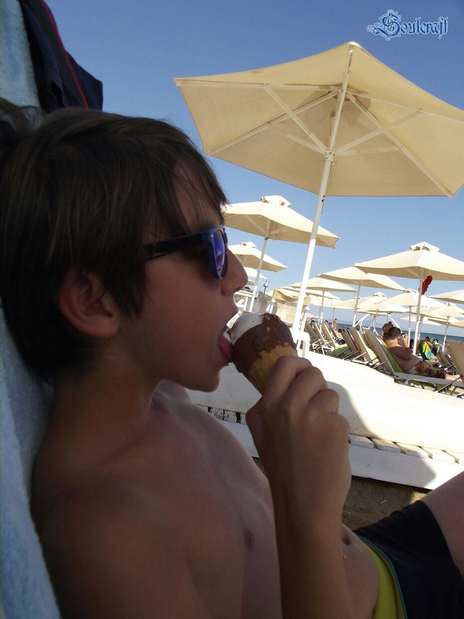 Misha on the beach in Greece012_